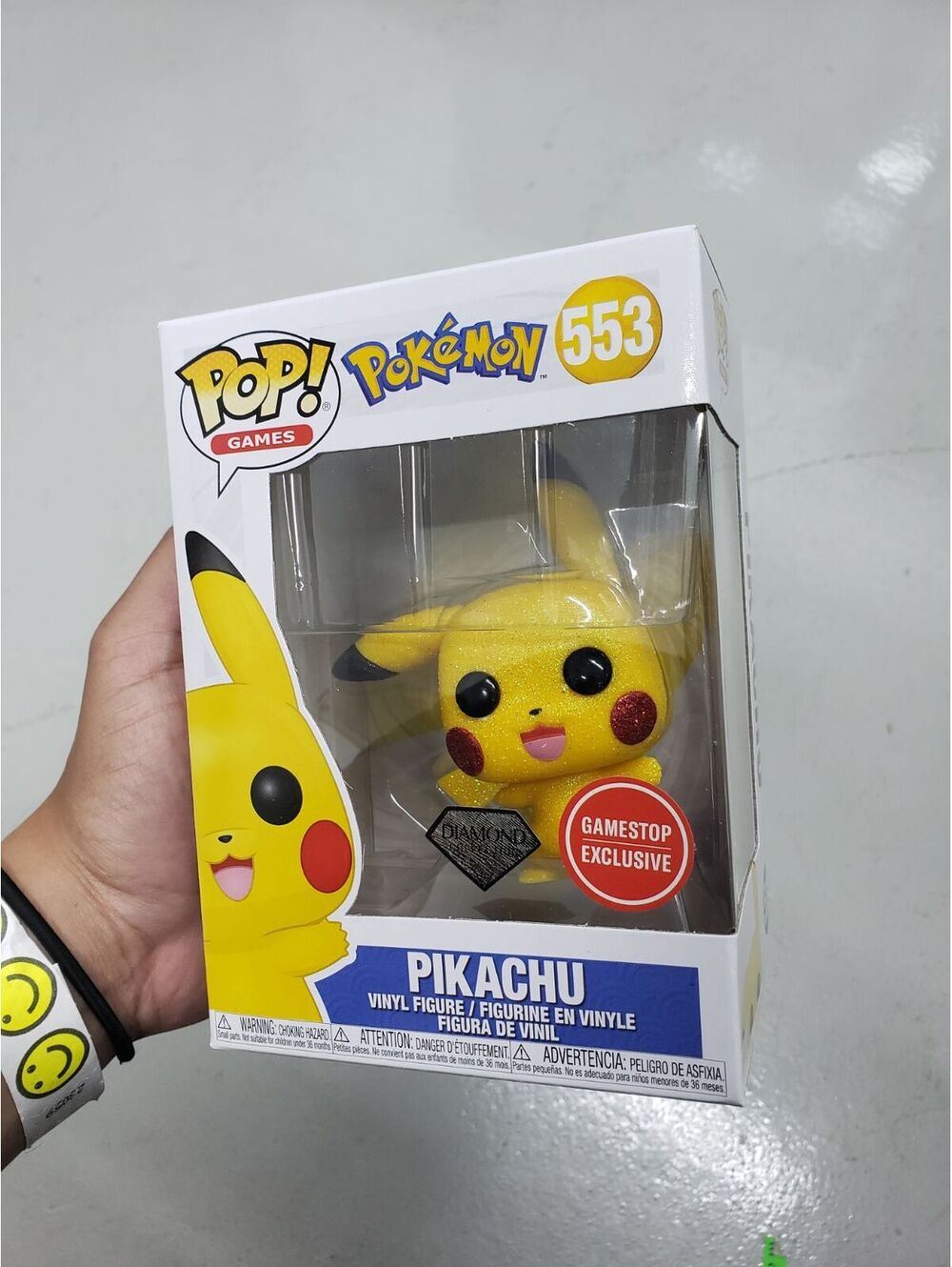 Funko Pop Pikachu waving exclusive diamo